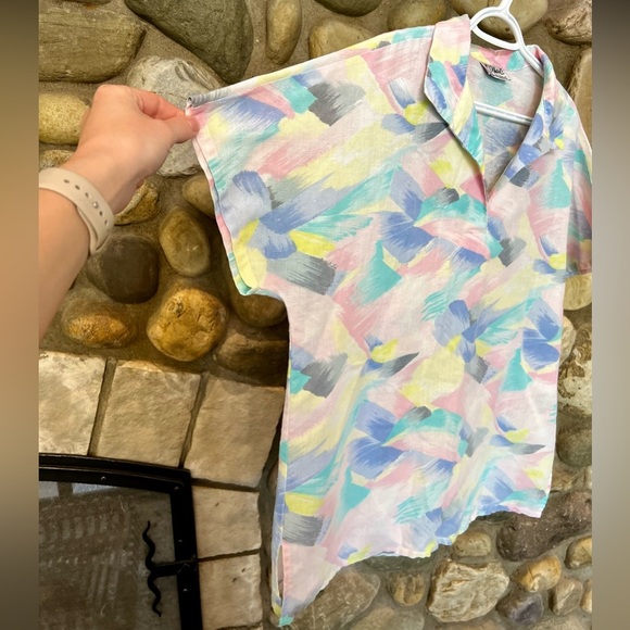 Vintage D’Allaird’s Pastel Brush Stroke Collard V Neck Top - Picture 3 of 4